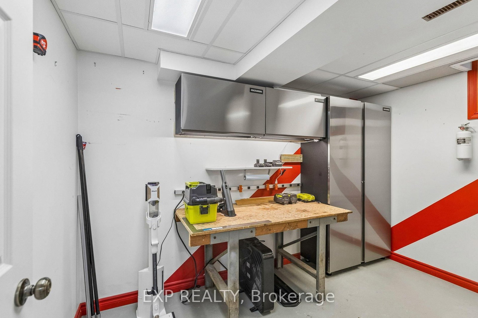 370 Stephanie Drive - Photo 18