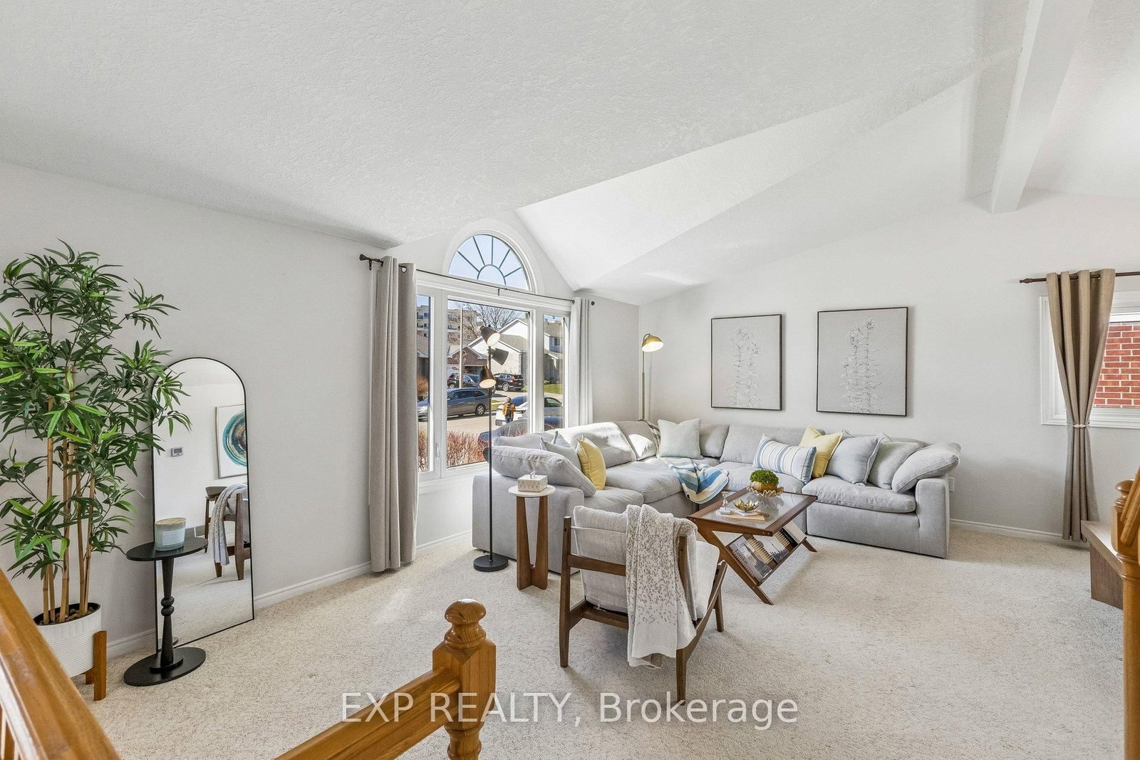 370 Stephanie Drive - Photo 4