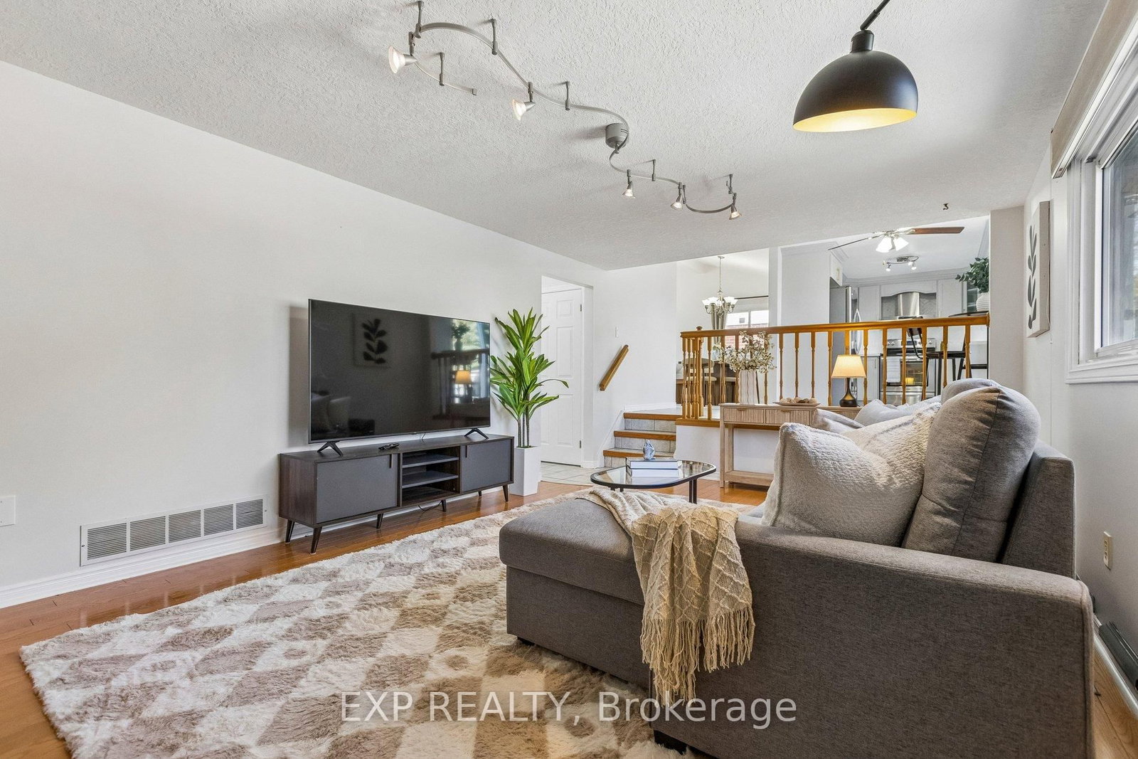 370 Stephanie Drive - Photo 8