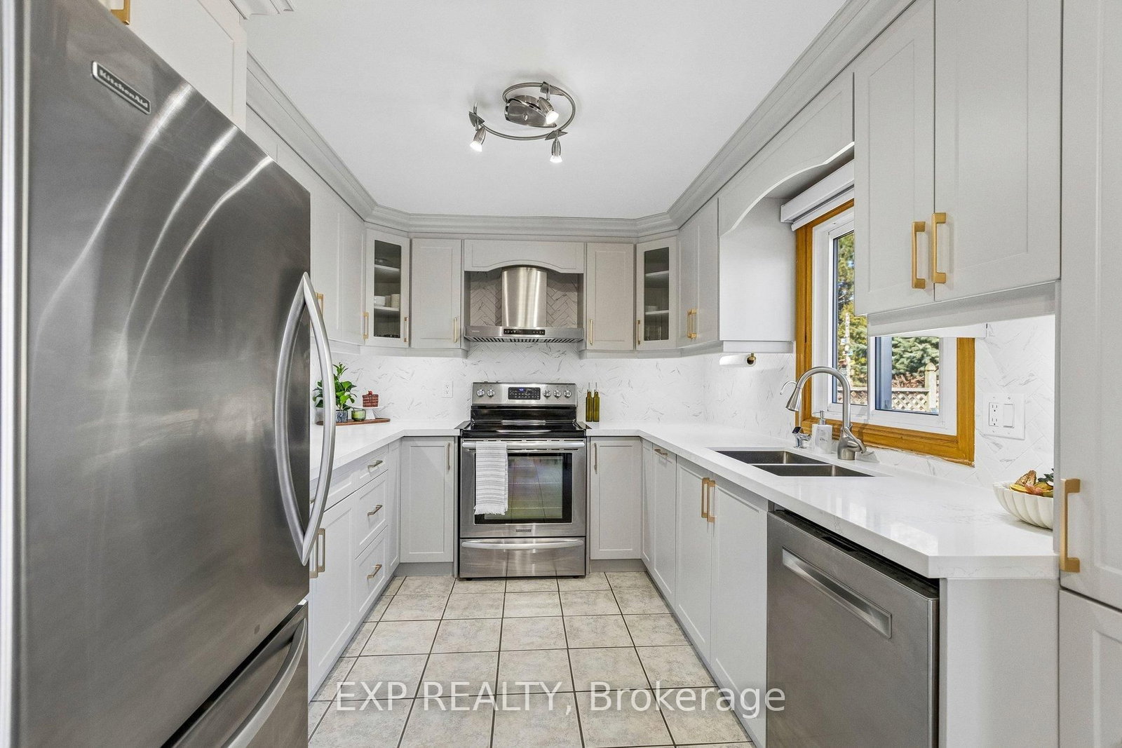 370 Stephanie Drive - Photo 9