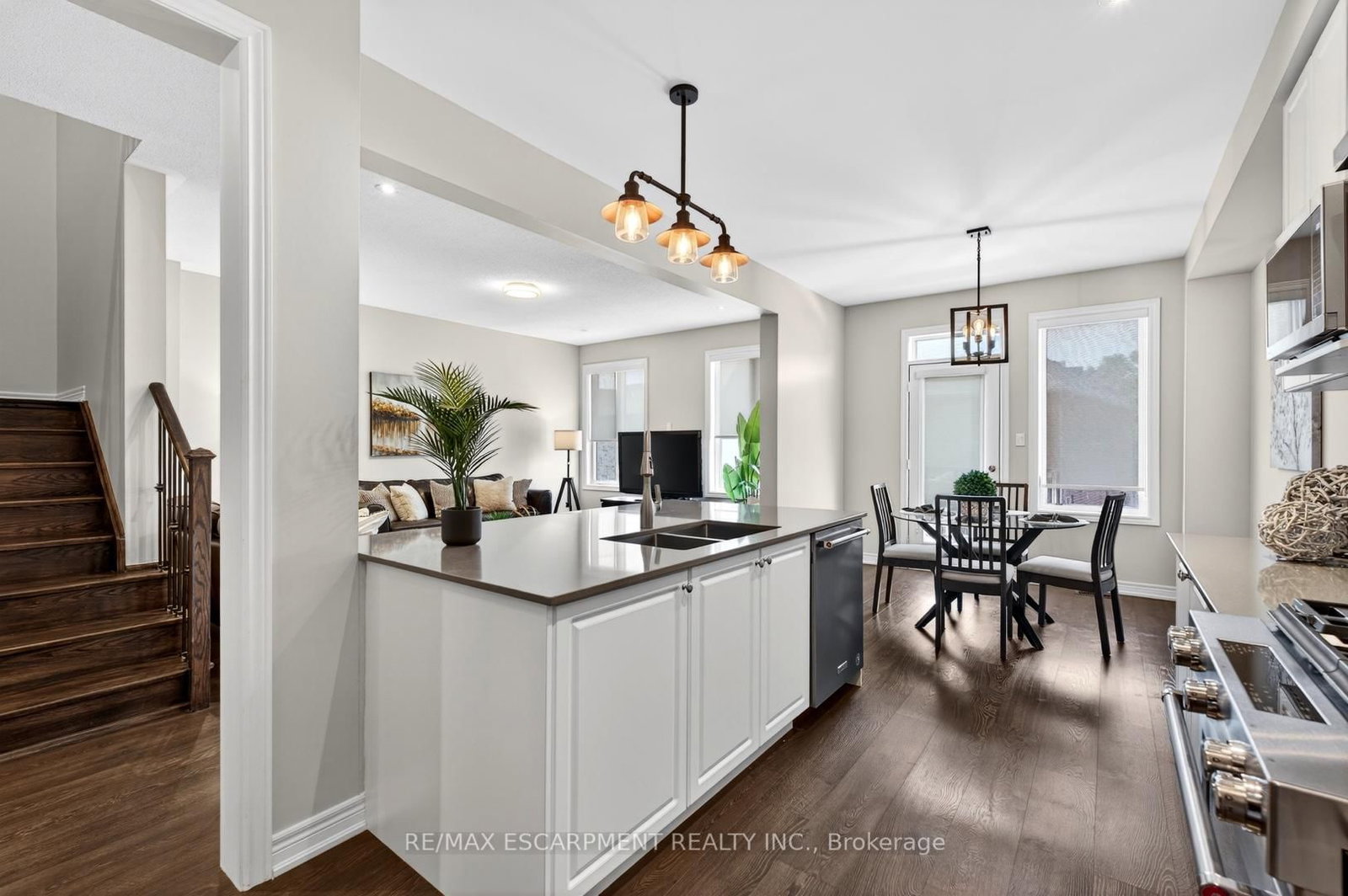 225 Skinner Road S - Photo 8