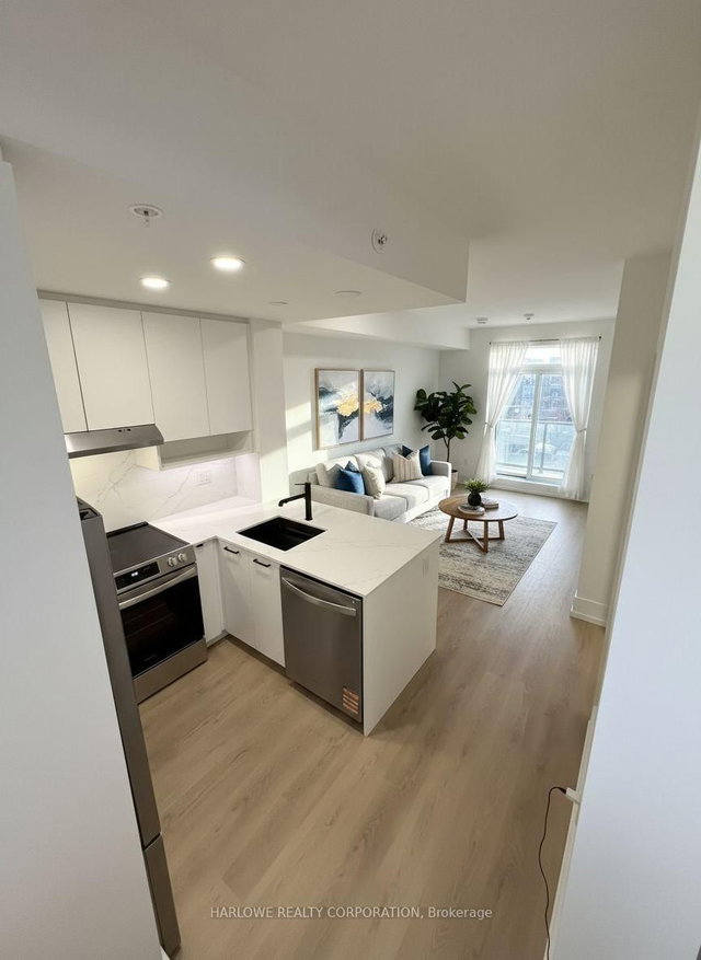 705 - 206 King Street W