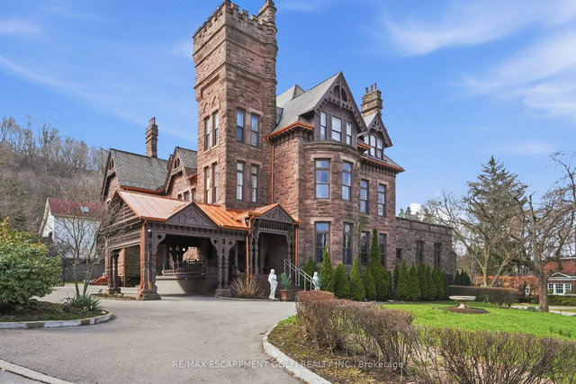 26 RAVENSCLIFFE Avenue