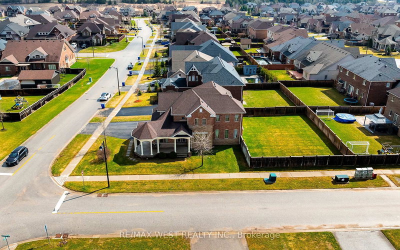 home for sale on 10 Stonegate Avenue