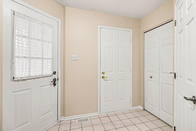 897 Paradise Crescent