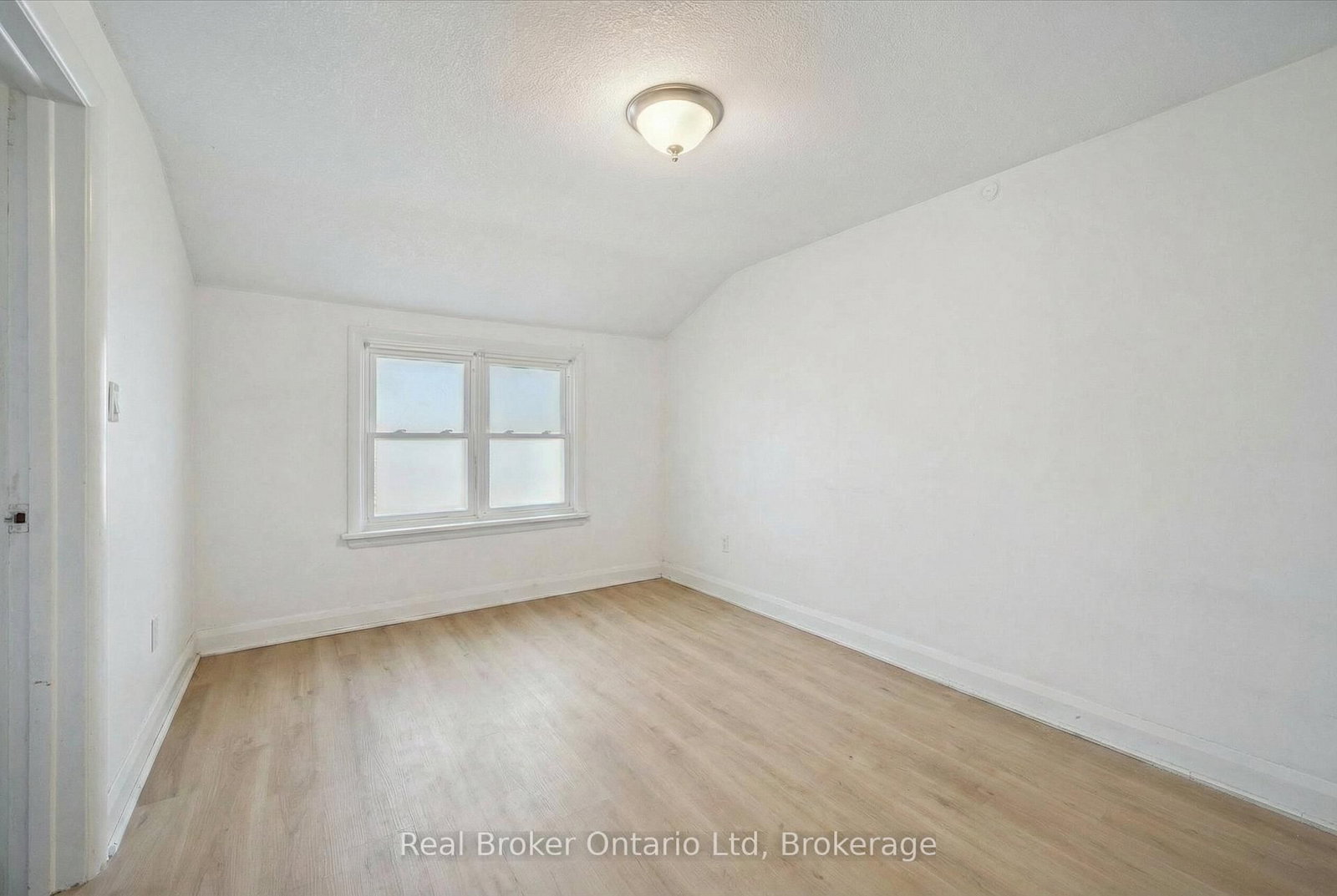 68 Highland Road W, Unit Upper - Photo 10