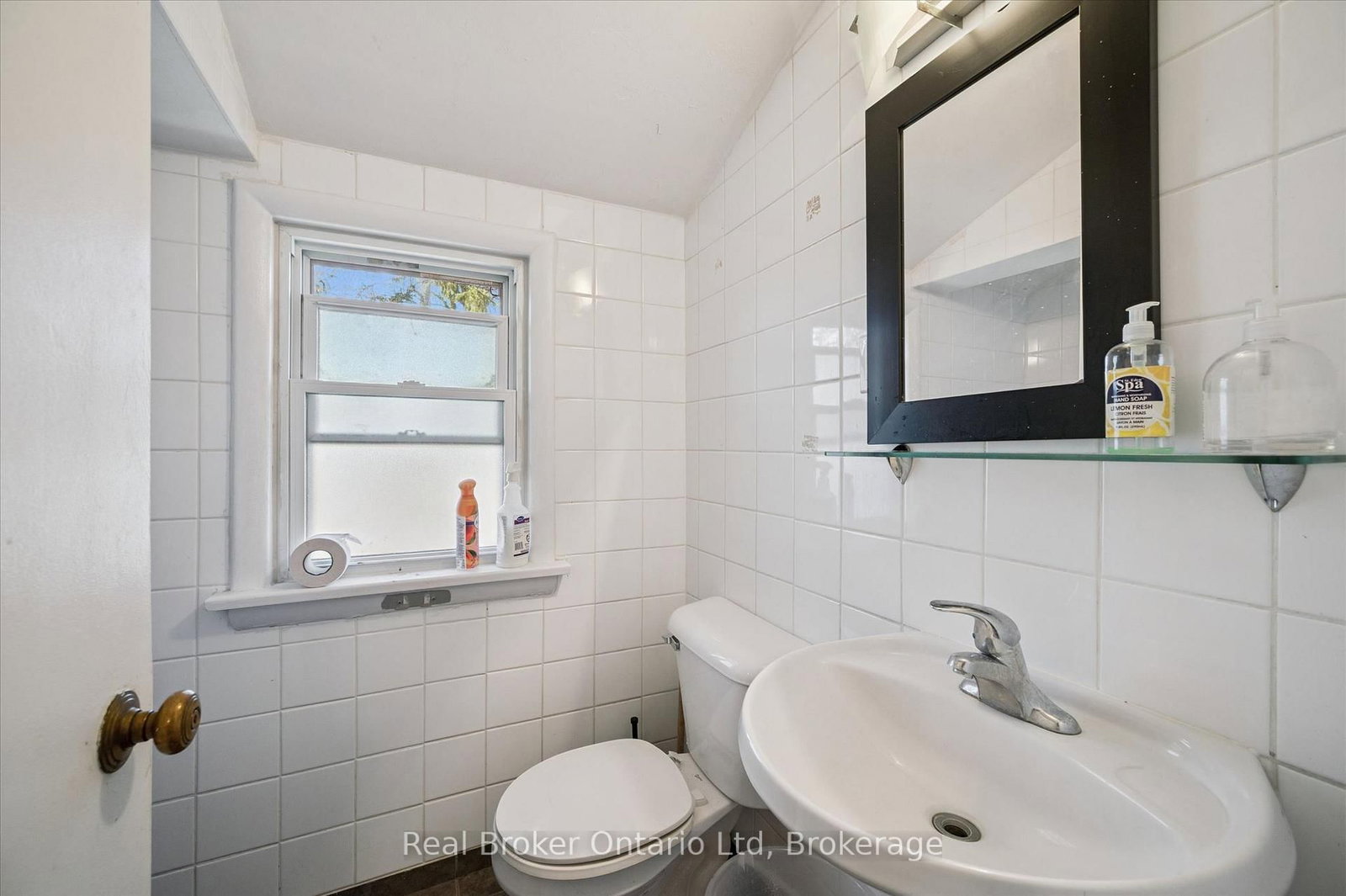 68 Highland Road W, Unit Upper - Photo 13