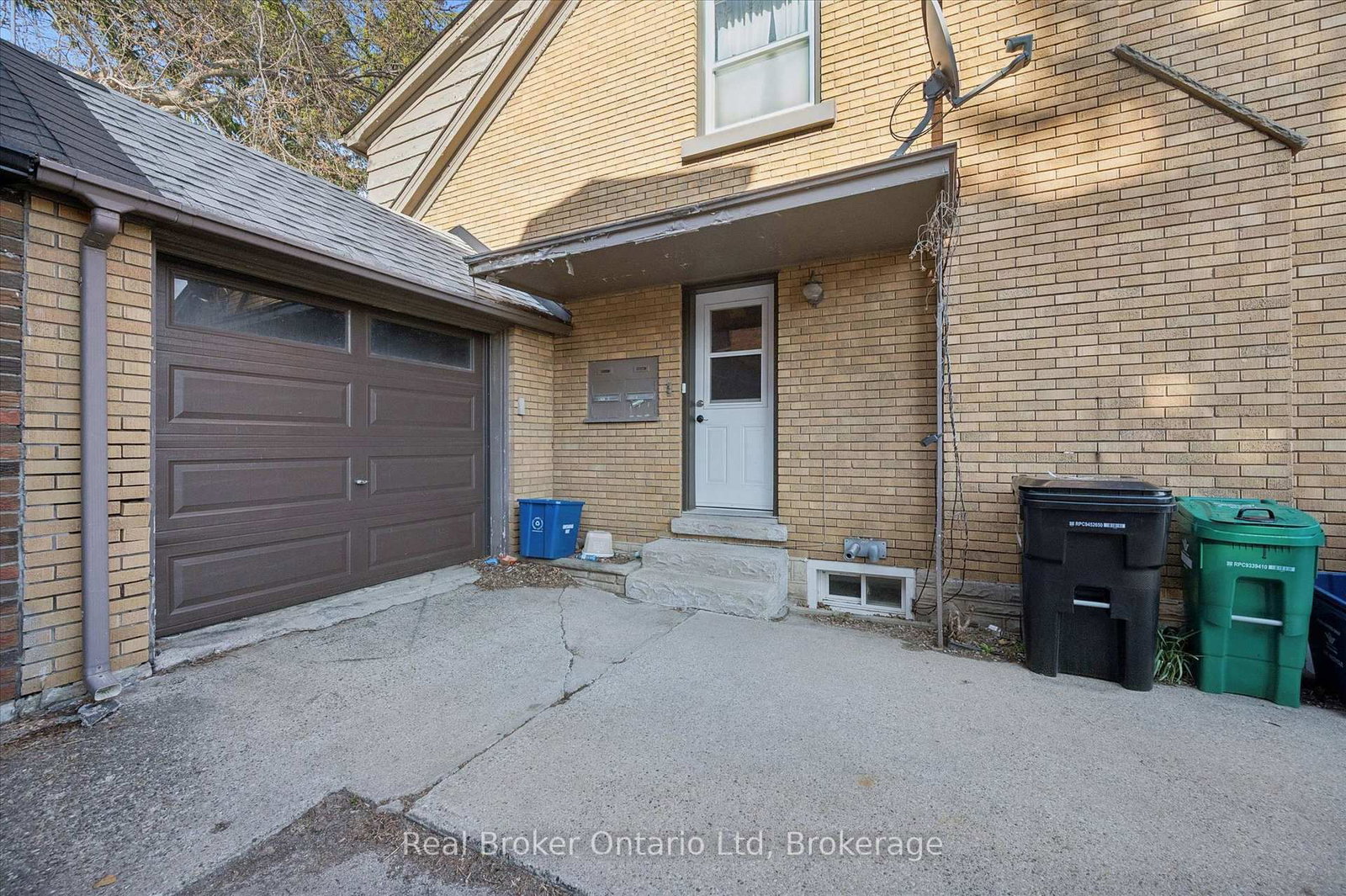 68 Highland Road W, Unit Upper - Photo 4