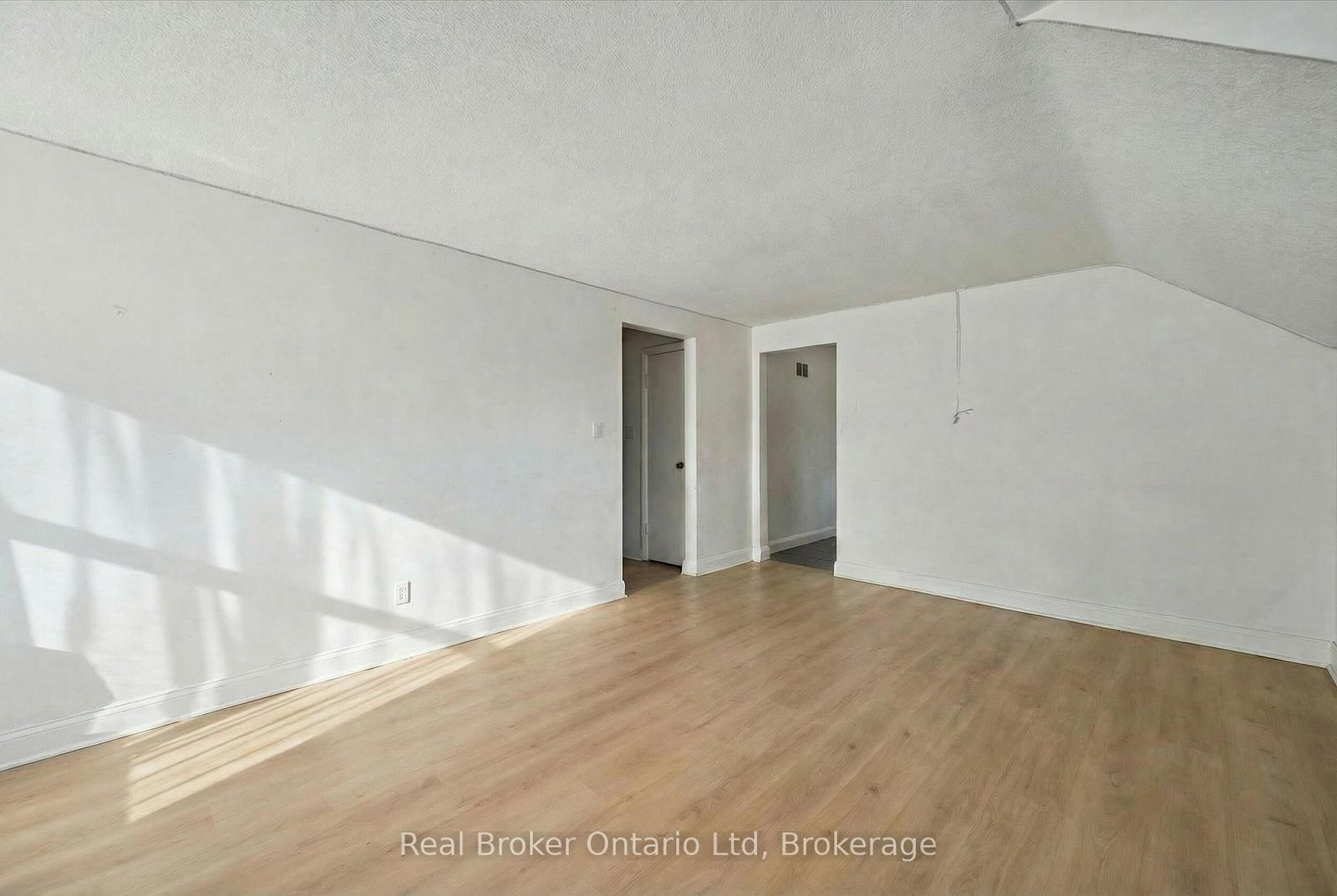 68 Highland Road W, Unit Upper - Photo 5