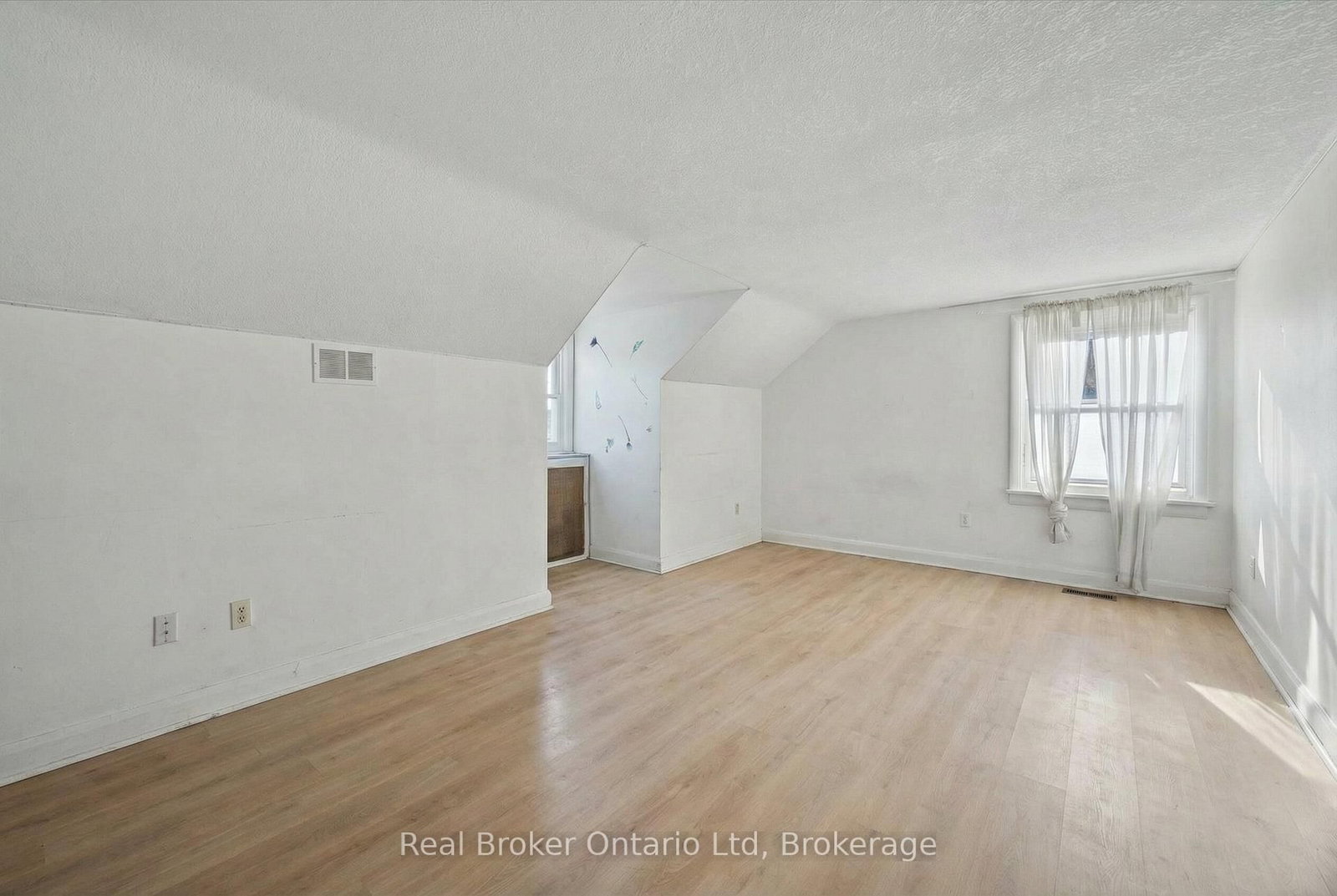 68 Highland Road W, Unit Upper - Photo 6