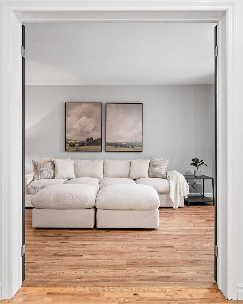 29 Sherwood Cres, Belleville, K8P 5G2 | Image 2