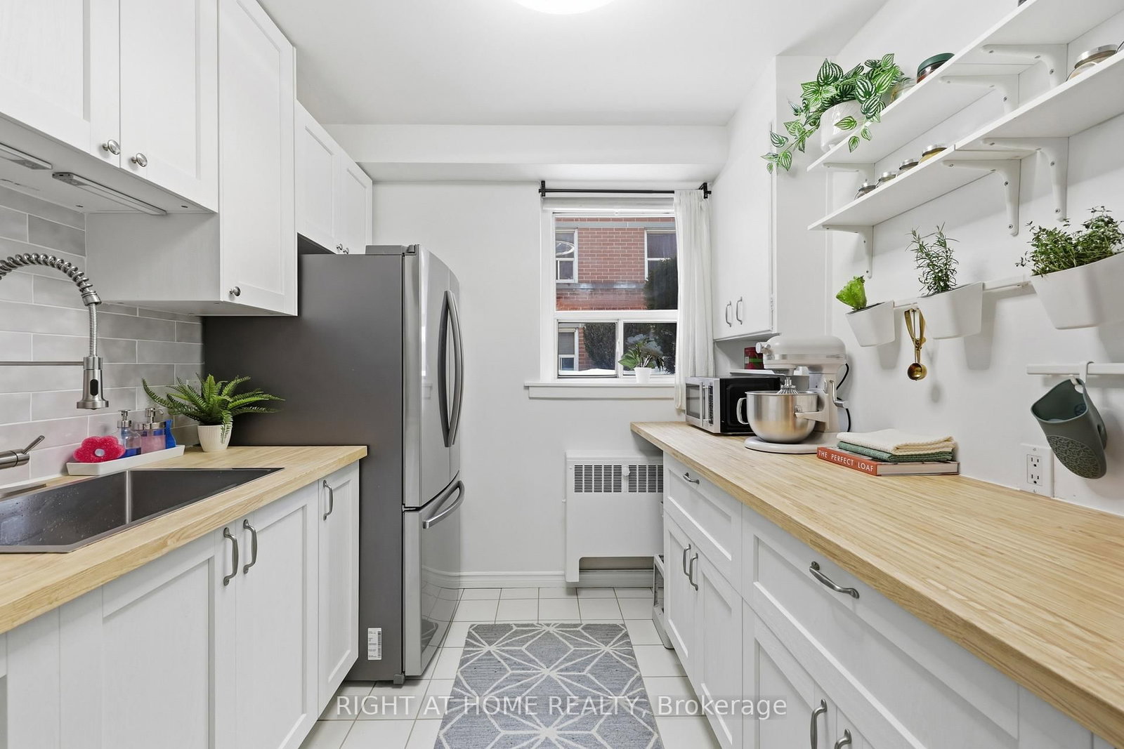 223 MacNab Street S, Unit 11 - Photo 10