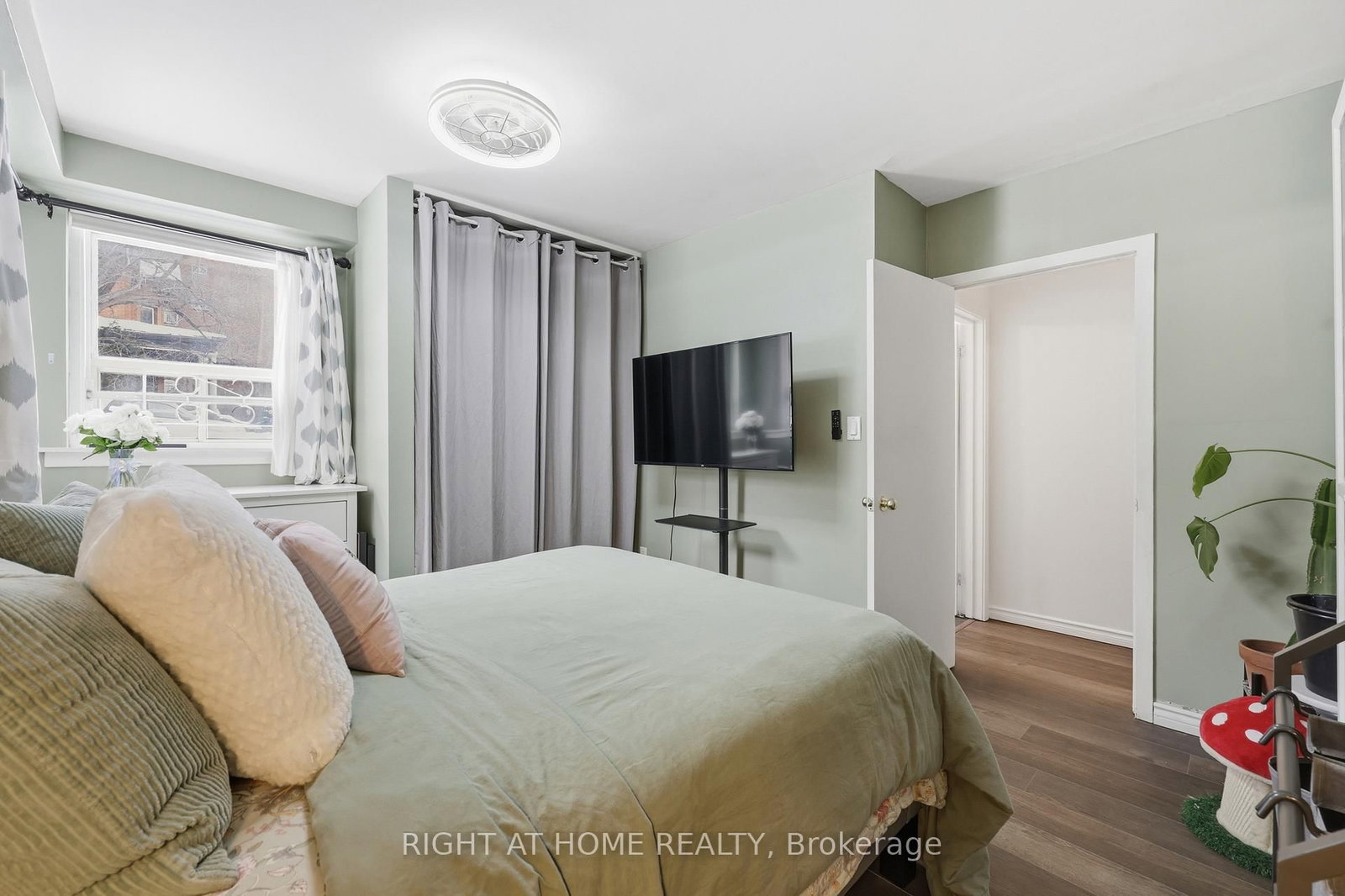 223 MacNab Street S, Unit 11 - Photo 13