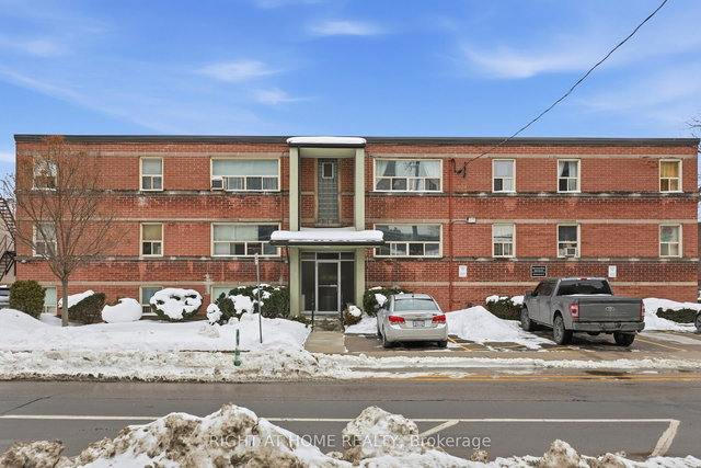 11 - 223 MacNab Street S