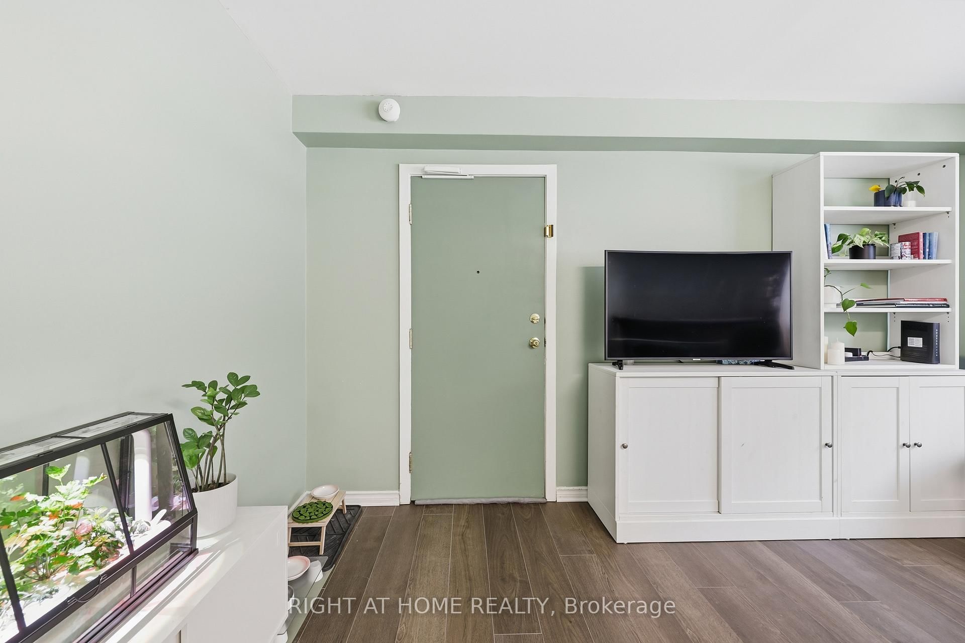 223 MacNab Street S, Unit 11
