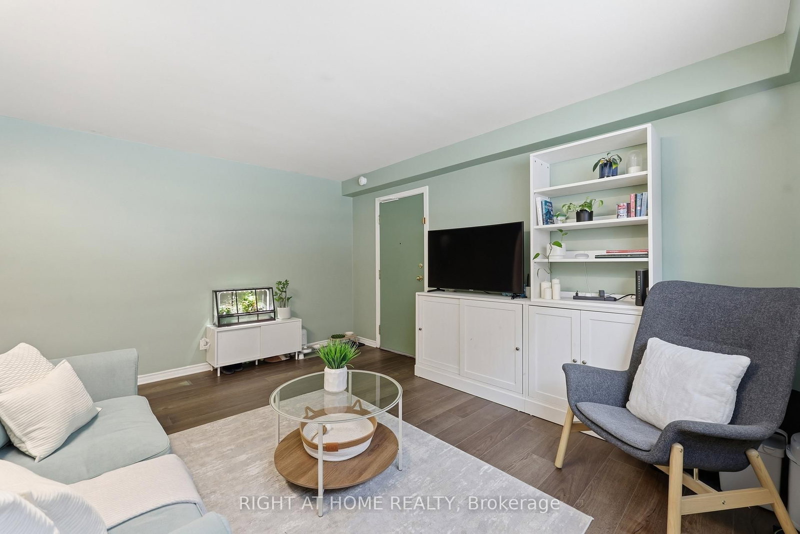 223 MacNab Street S, Unit 11 - Photo 8