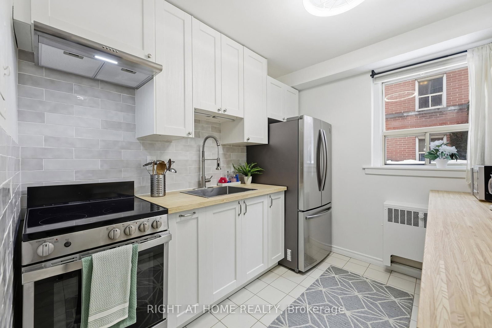 223 MacNab Street S, Unit 11 - Photo 9