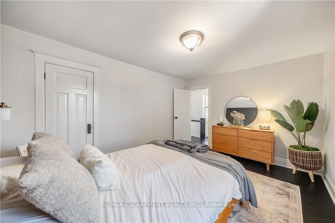 Detached House for sale at 30 Lottridge Street, Hamilton, Ontario, L8L 6T5 - Stipley - MLS: X13004488