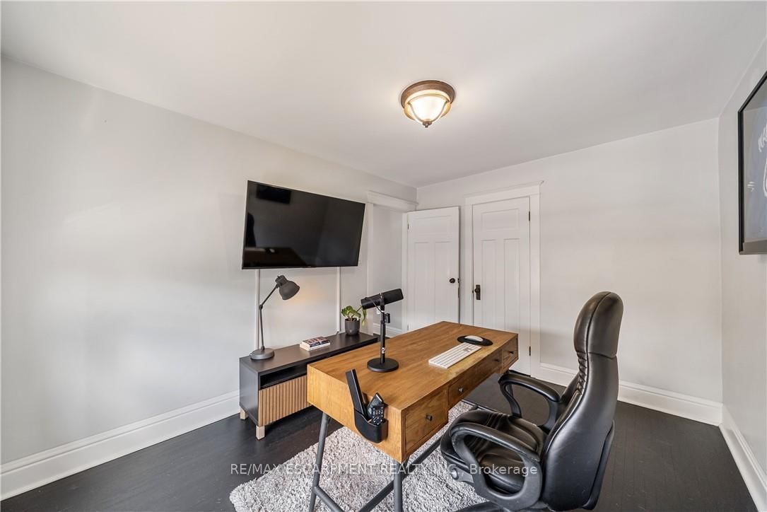 Detached House for sale at 30 Lottridge Street, Hamilton, Ontario, L8L 6T5 - Stipley - MLS: X13004488