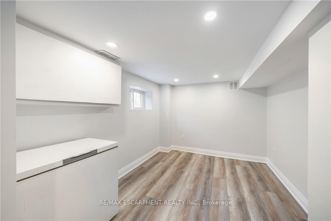 Detached House for sale at 30 Lottridge Street, Hamilton, Ontario, L8L 6T5 - Stipley - MLS: X13004488