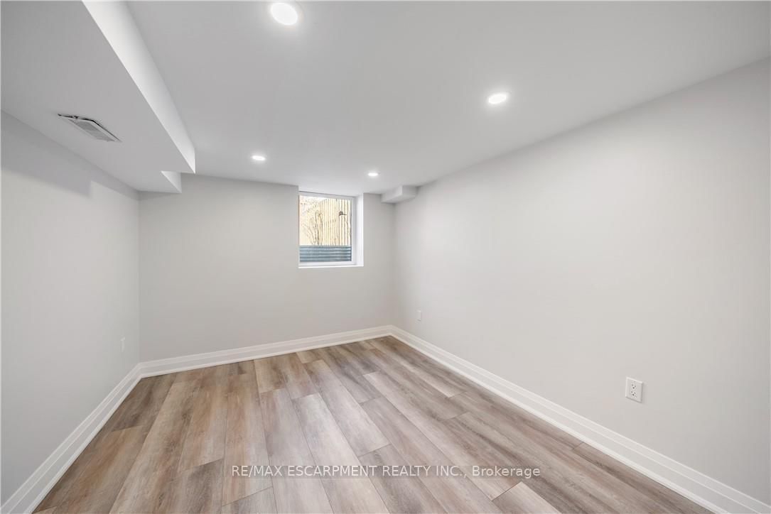 Detached House for sale at 30 Lottridge Street, Hamilton, Ontario, L8L 6T5 - Stipley - MLS: X13004488