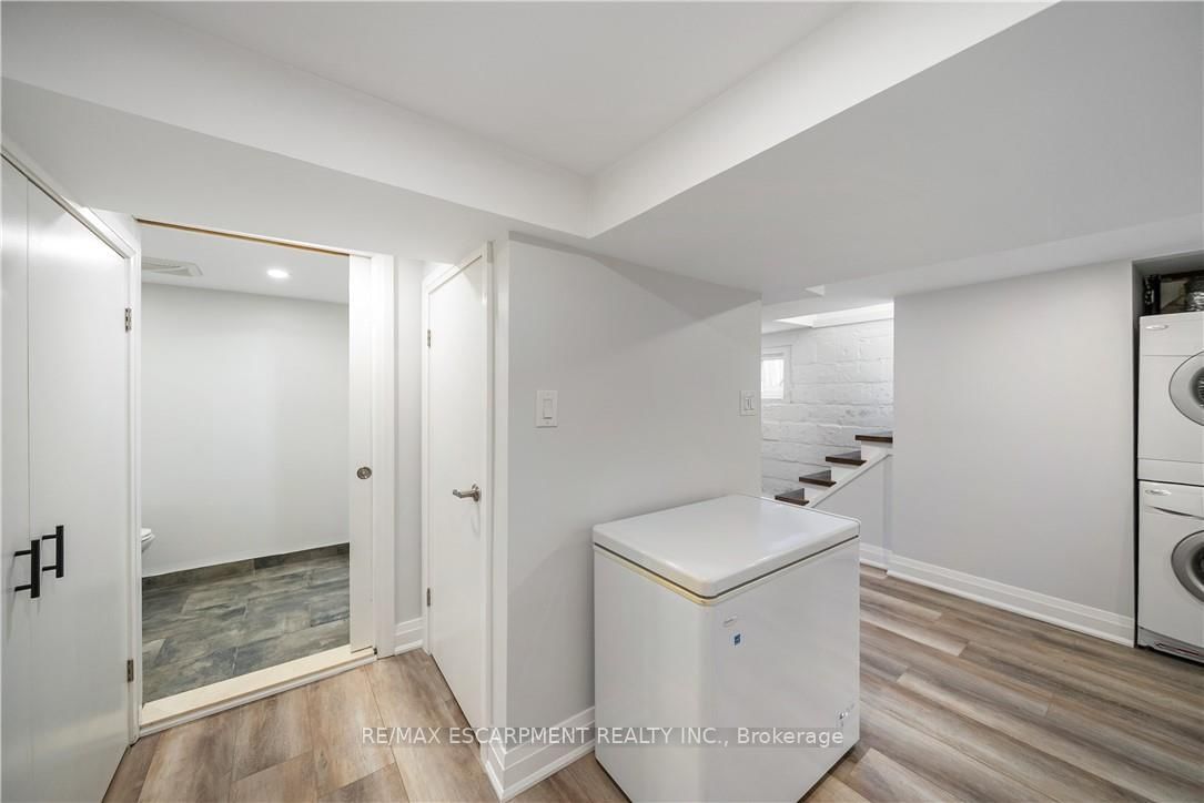 Detached House for sale at 30 Lottridge Street, Hamilton, Ontario, L8L 6T5 - Stipley - MLS: X13004488