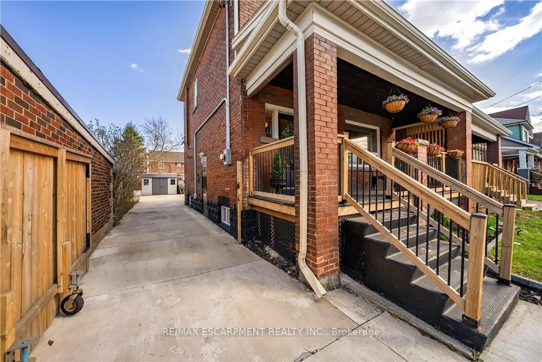 Detached House for sale at 30 Lottridge Street, Hamilton, Ontario, L8L 6T5 - Stipley - MLS: X13004488