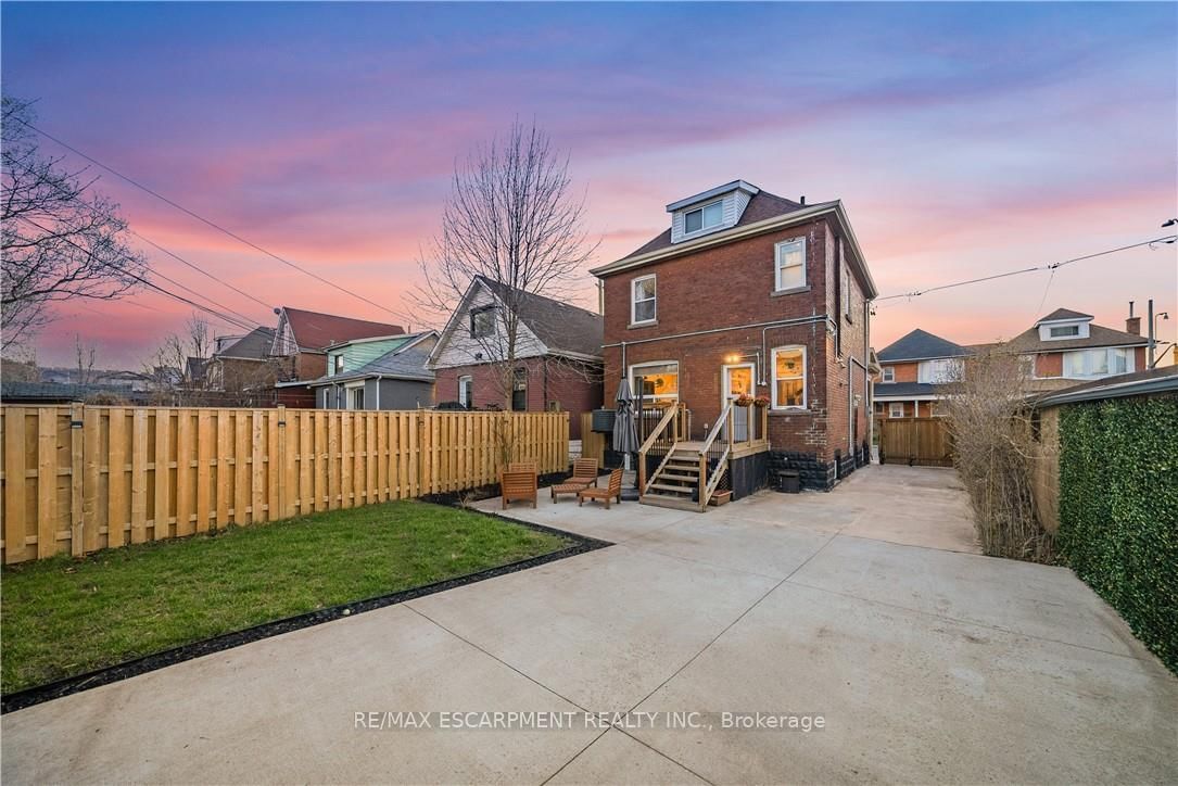 Detached House for sale at 30 Lottridge Street, Hamilton, Ontario, L8L 6T5 - Stipley - MLS: X13004488