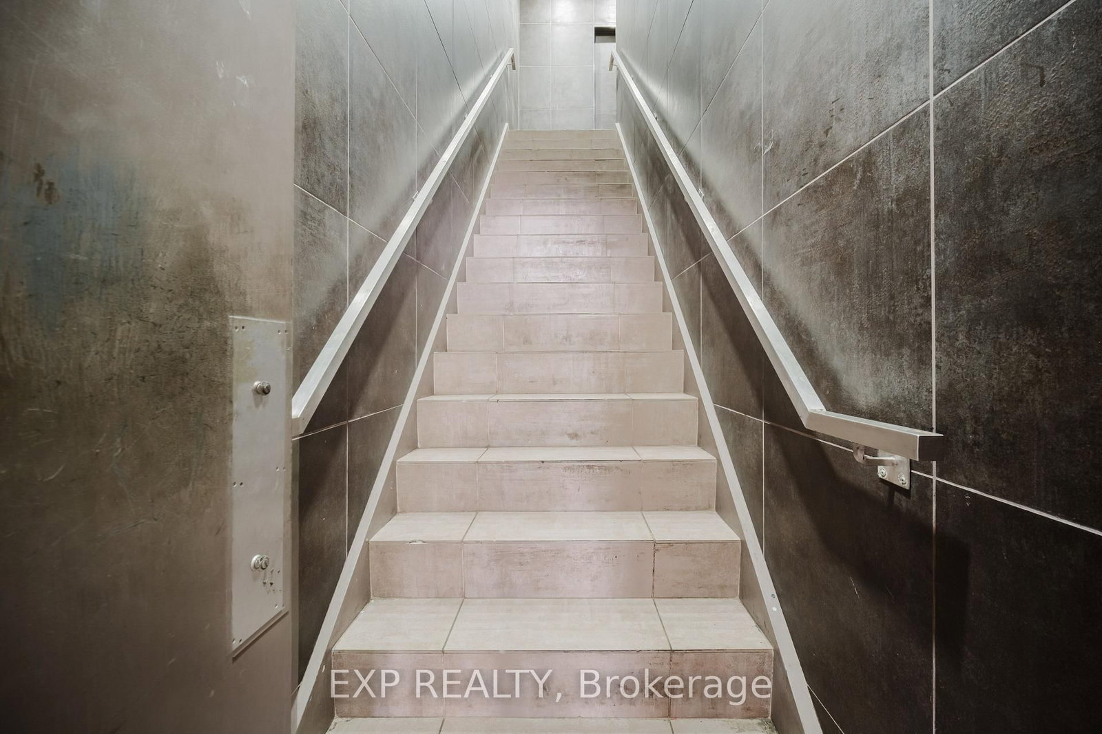 135 King Street E - Photo 28