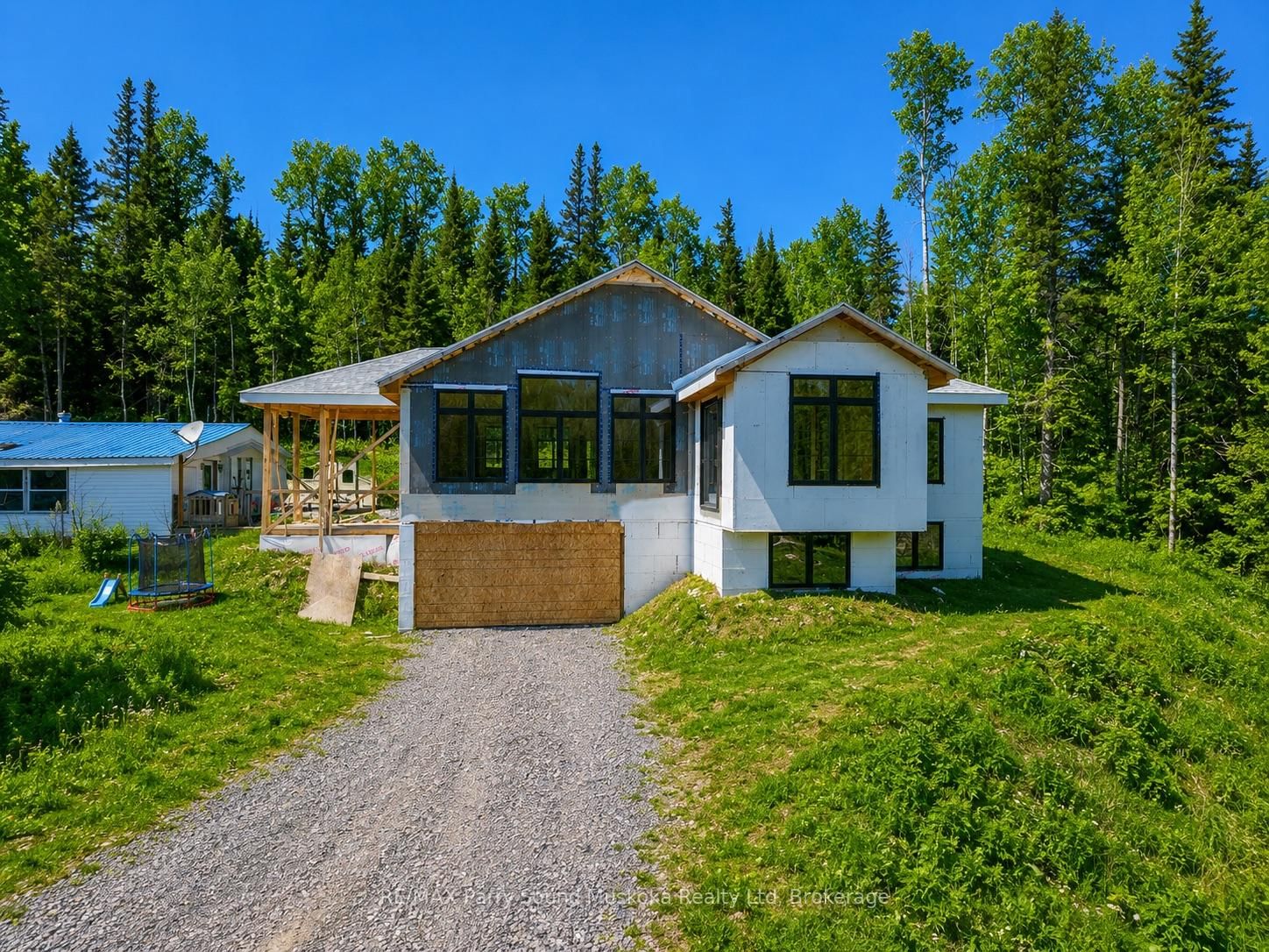 556 Highway 518 W • Perry, ON photo 2