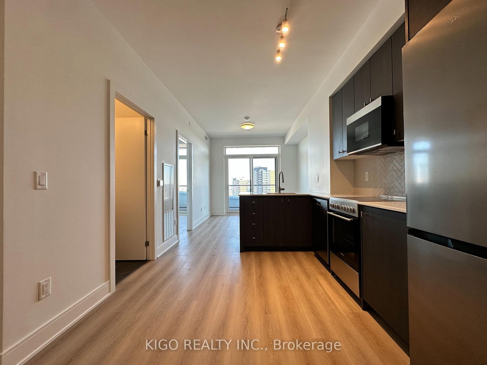 25 Wellington Street S, Unit 1401 - Photo 14