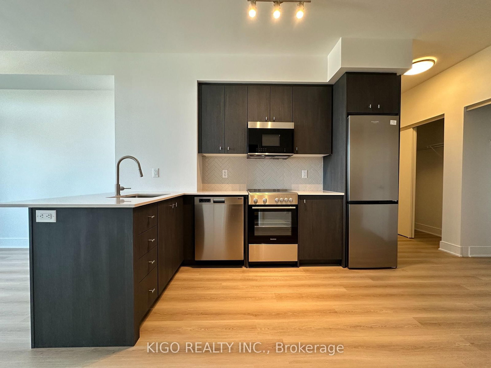 25 Wellington Street S, Unit 1401 - Photo 19