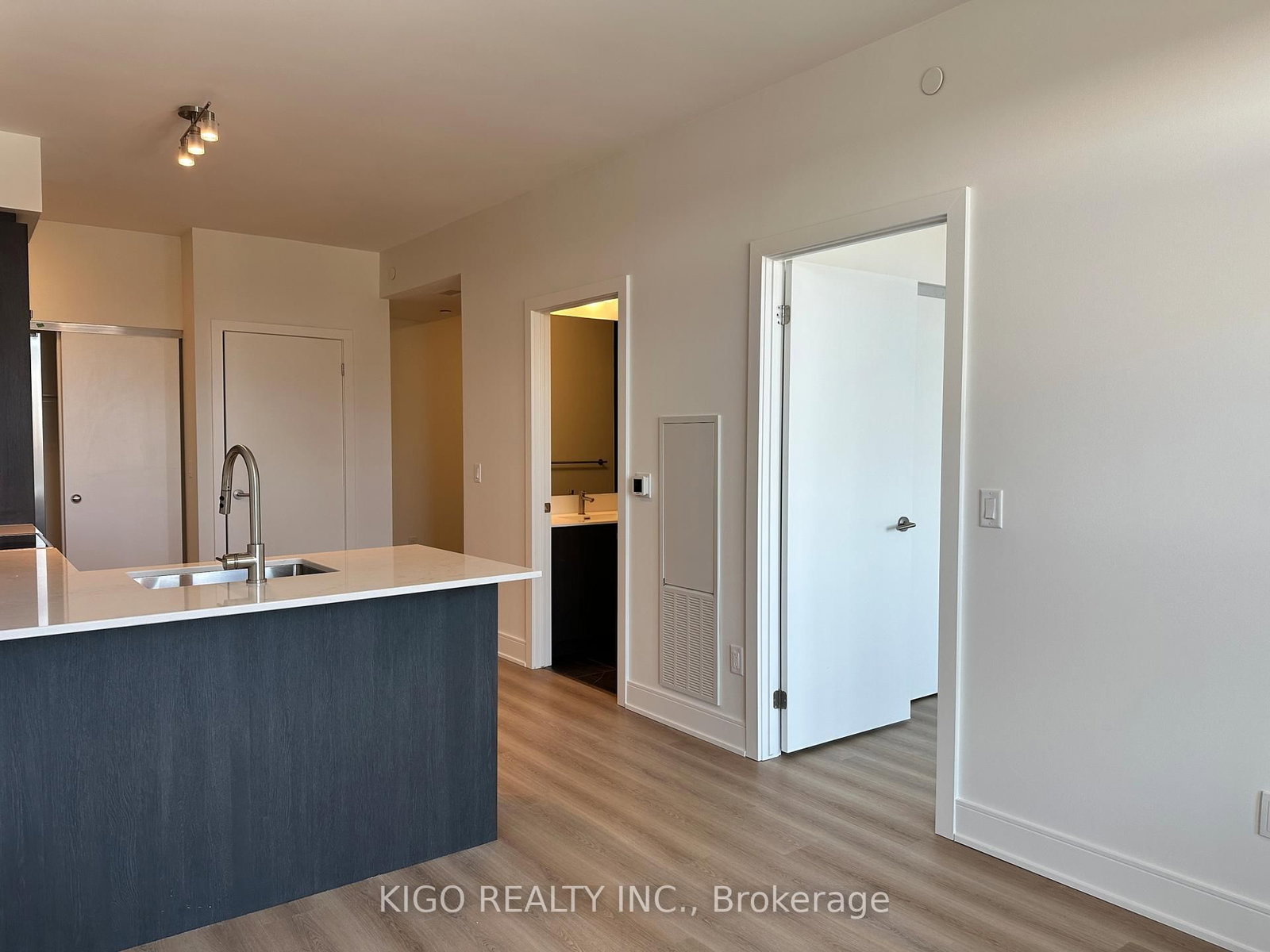 25 Wellington Street S, Unit 1401 - Photo 21