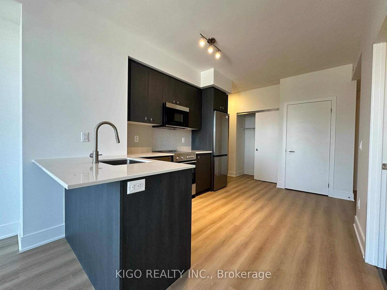 25 Wellington Street S, Unit 1401 - Photo 25