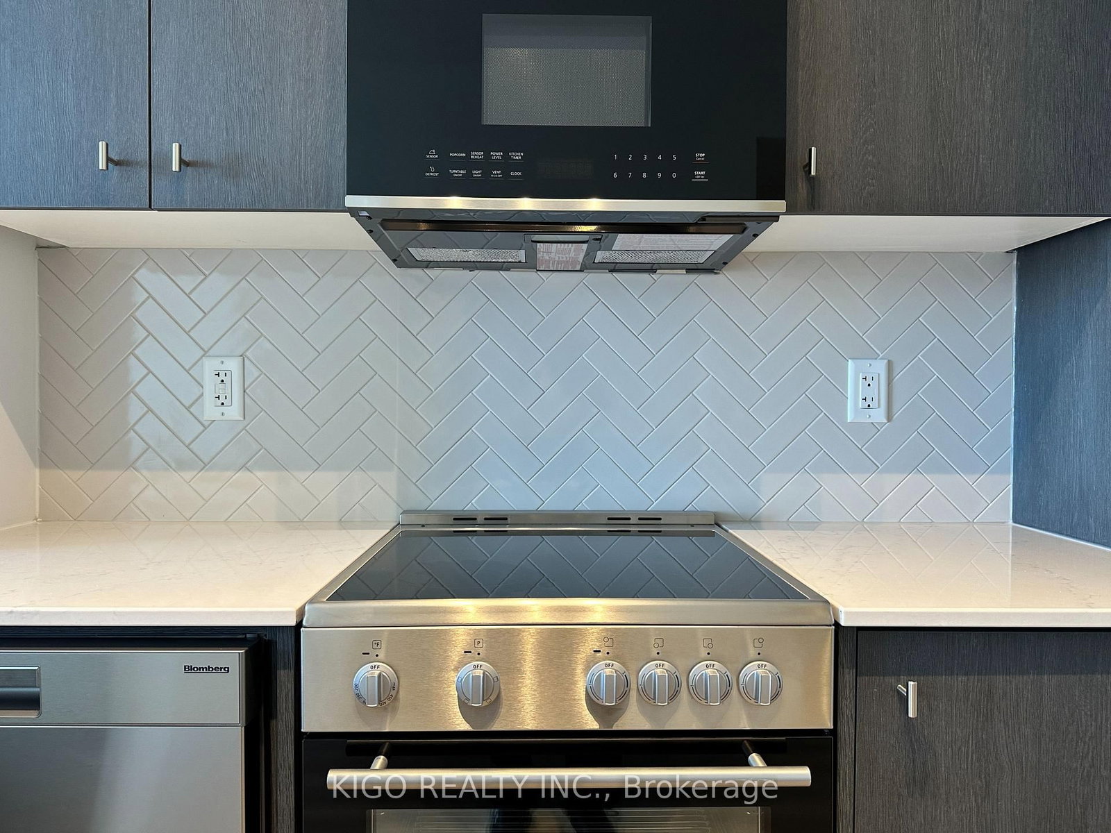 25 Wellington Street S, Unit 1401 - Photo 26