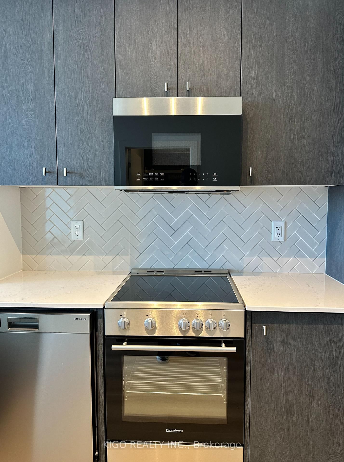 25 Wellington Street S, Unit 1401 - Photo 27