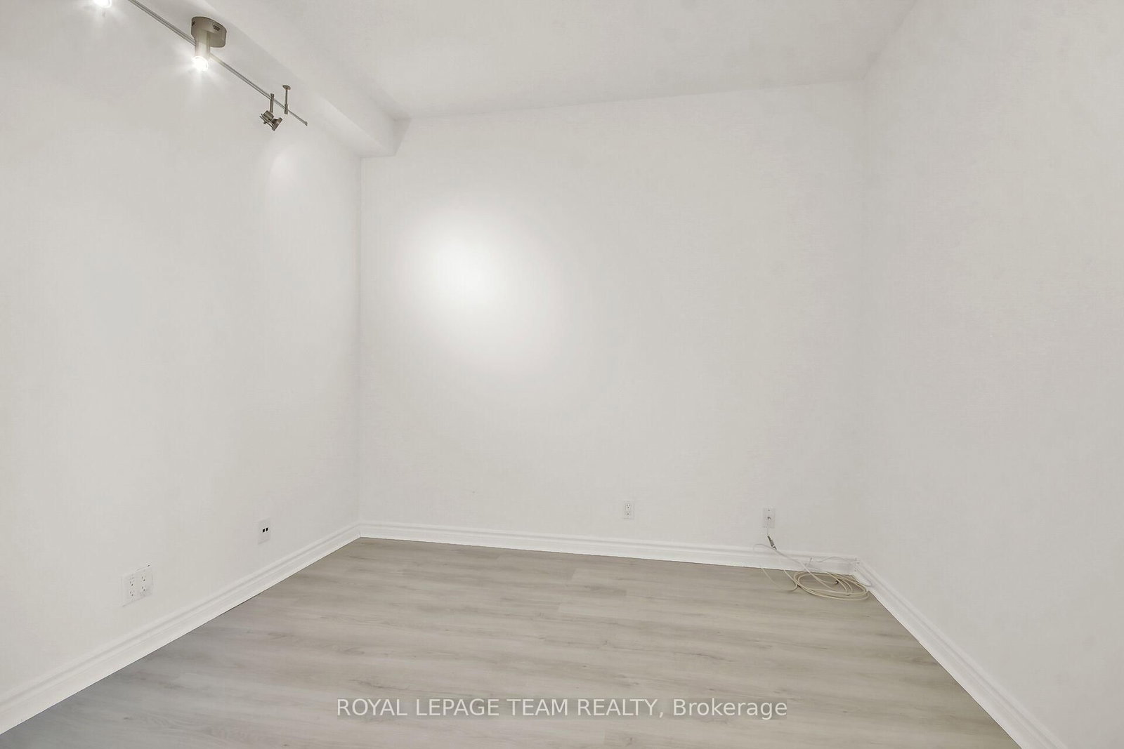 131 Wurtemburg Street, Unit 1104 - Photo 24