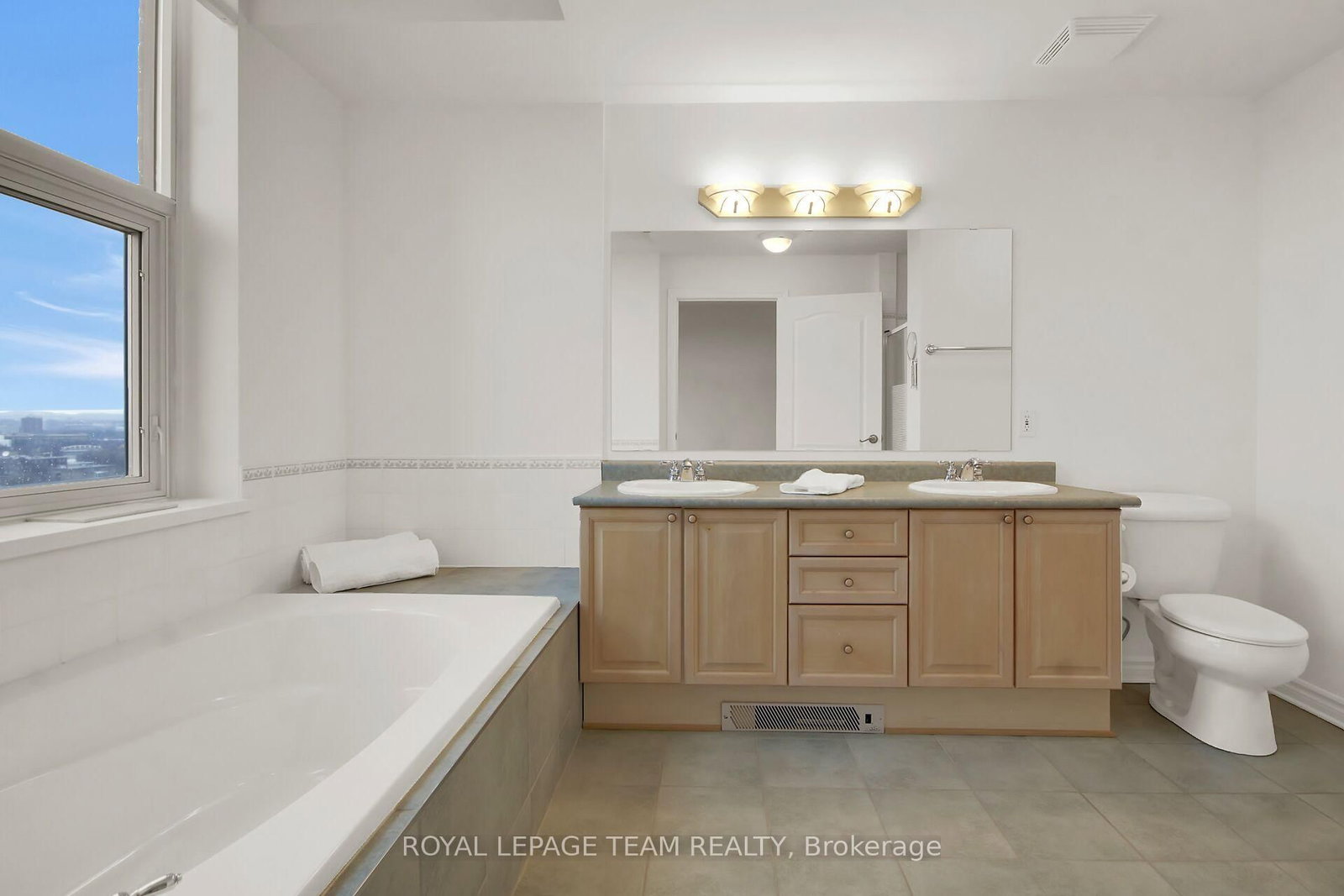 131 Wurtemburg Street, Unit 1104 - Photo 28