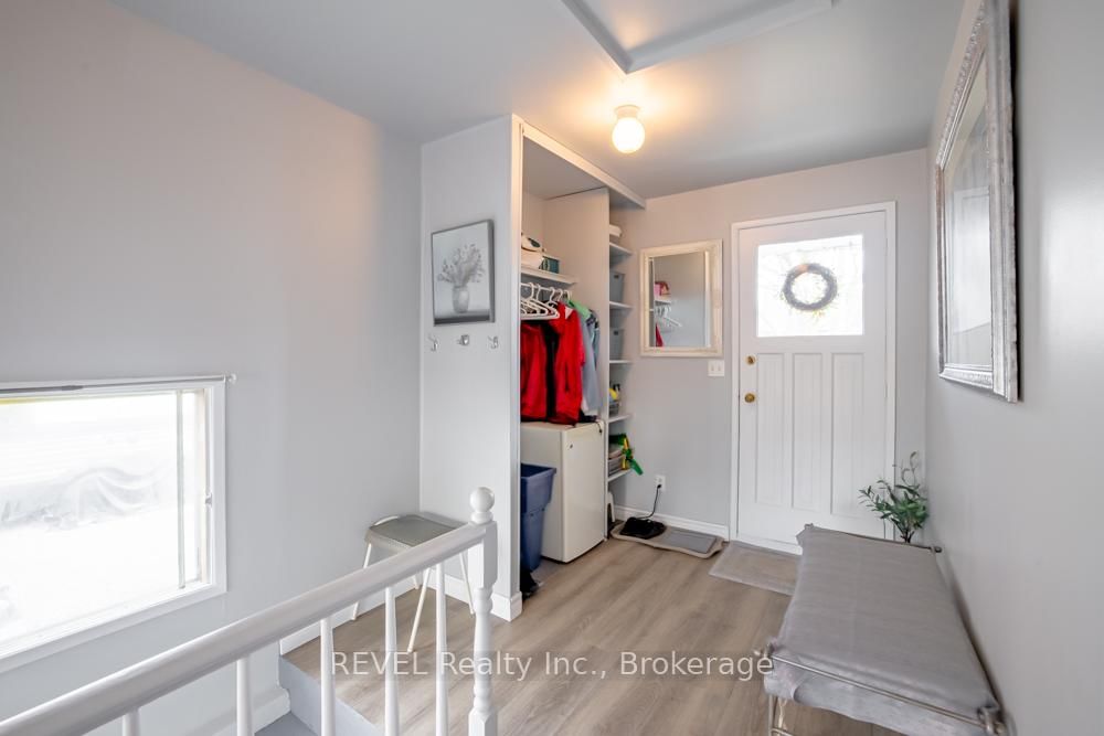 Detached House for sale at 10 Wiley Street, St. Catharines, Ontario, L2R 4E5 - Downtown - MLS: X13005136