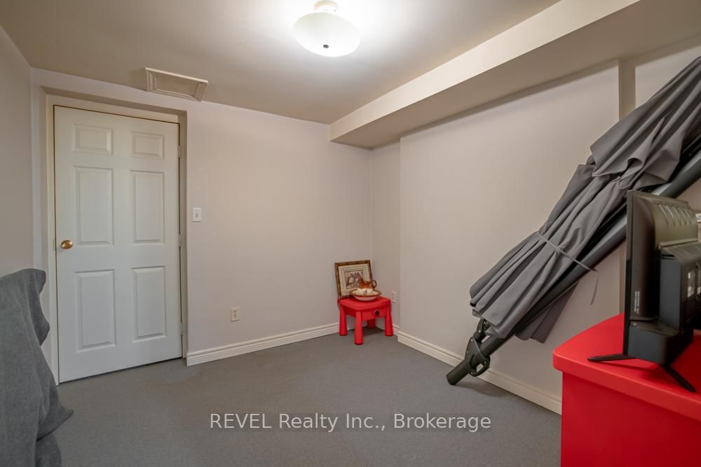 Detached House for sale at 10 Wiley Street, St. Catharines, Ontario, L2R 4E5 - Downtown - MLS: X13005136