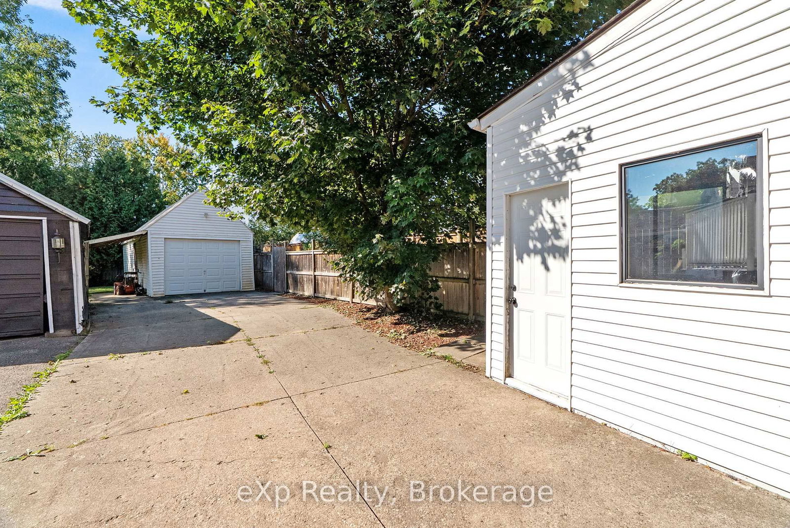 Listing photo 4