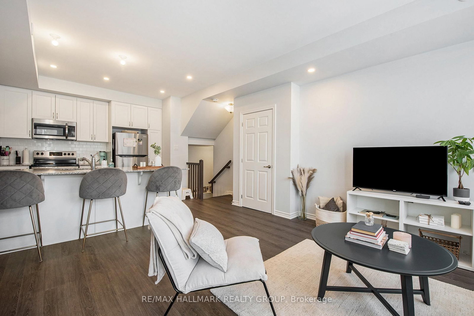 814 Mikinak Road - Photo 7