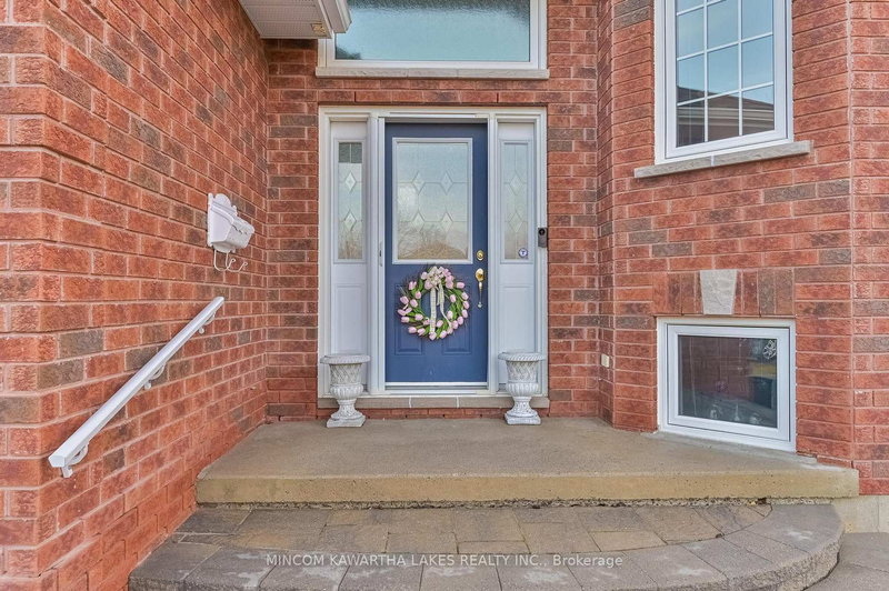 218 Lorne Crt, Selwyn, K9L 0A1 | Image 2