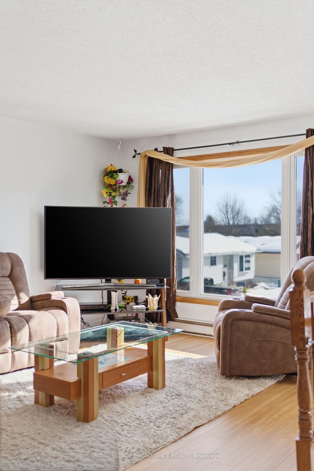 Detached House for sale at 19 Allore Avenue, Quinte West, Ontario, K8V 6K2 - Trenton Ward - MLS: X13005270