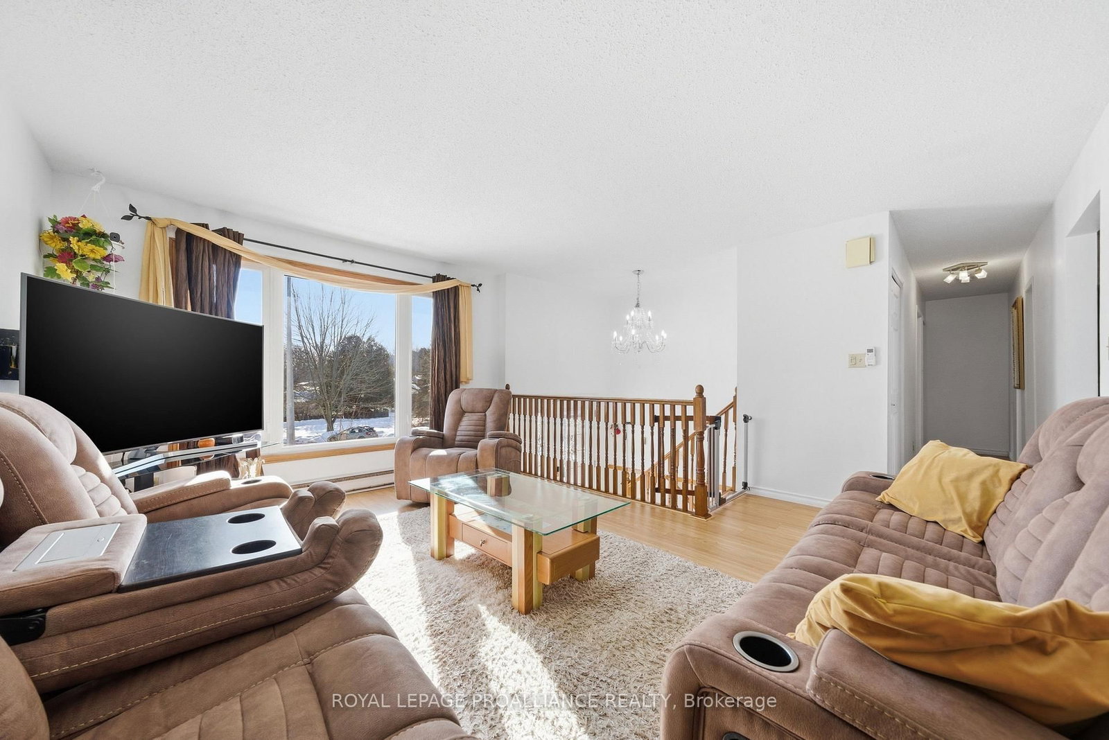 Detached House for sale at 19 Allore Avenue, Quinte West, Ontario, K8V 6K2 - Trenton Ward - MLS: X13005270