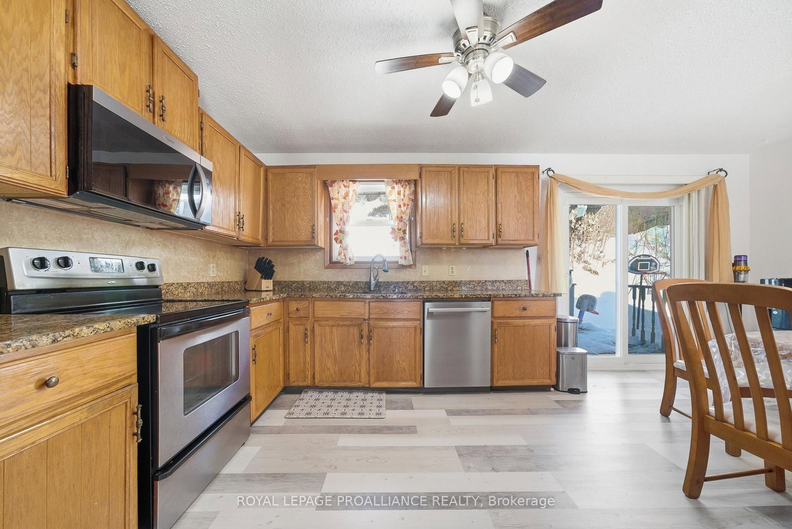 Detached House for sale at 19 Allore Avenue, Quinte West, Ontario, K8V 6K2 - Trenton Ward - MLS: X13005270