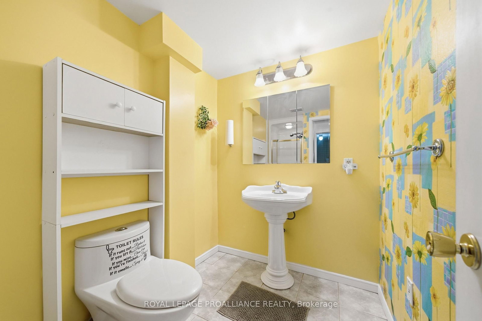 Detached House for sale at 19 Allore Avenue, Quinte West, Ontario, K8V 6K2 - Trenton Ward - MLS: X13005270