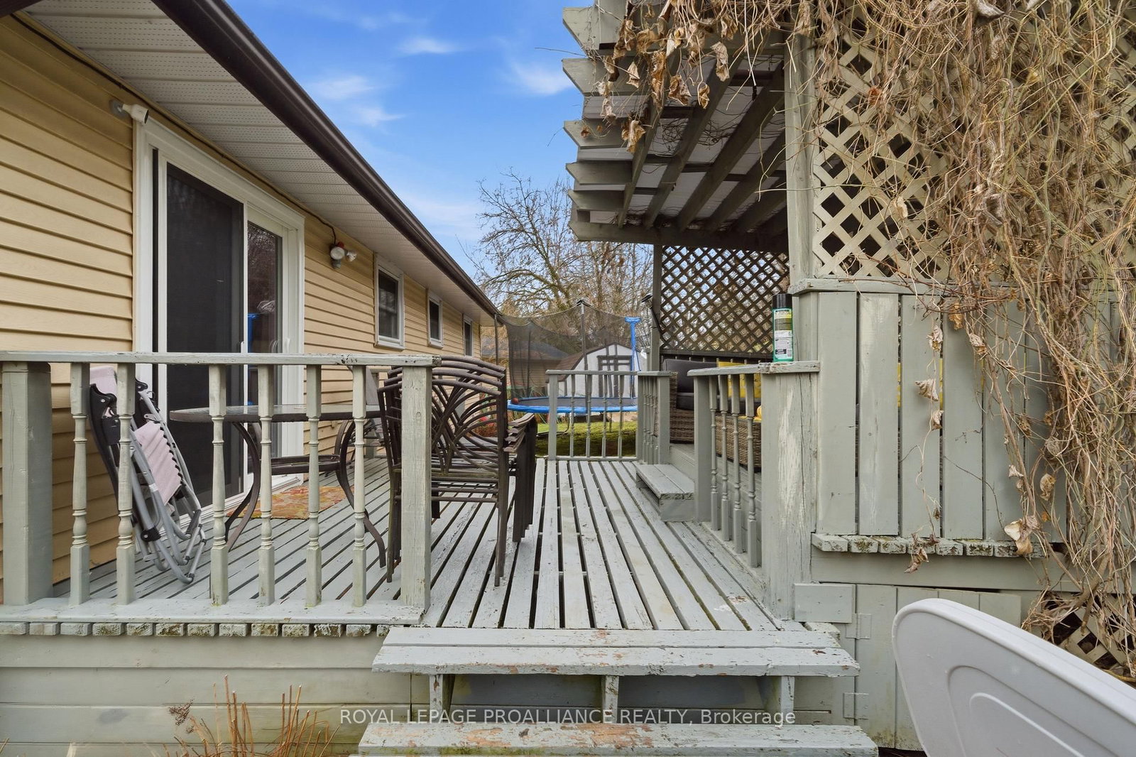 Detached House for sale at 19 Allore Avenue, Quinte West, Ontario, K8V 6K2 - Trenton Ward - MLS: X13005270