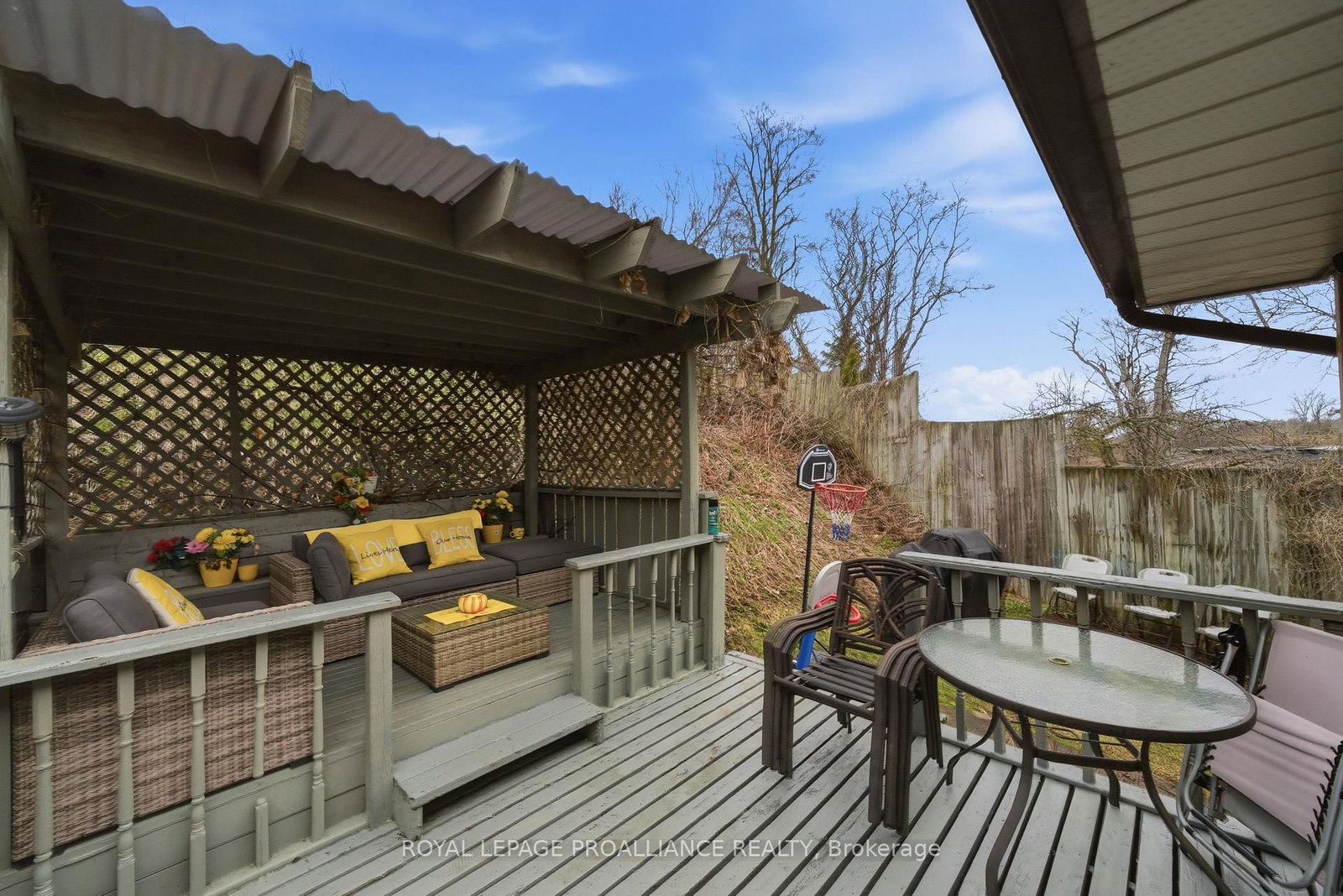 Detached House for sale at 19 Allore Avenue, Quinte West, Ontario, K8V 6K2 - Trenton Ward - MLS: X13005270