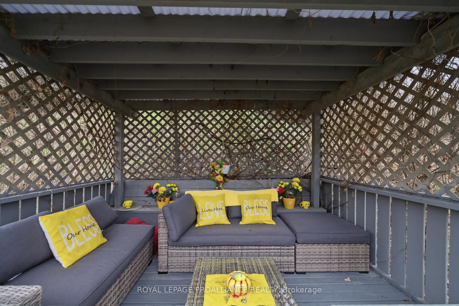 Detached House for sale at 19 Allore Avenue, Quinte West, Ontario, K8V 6K2 - Trenton Ward - MLS: X13005270